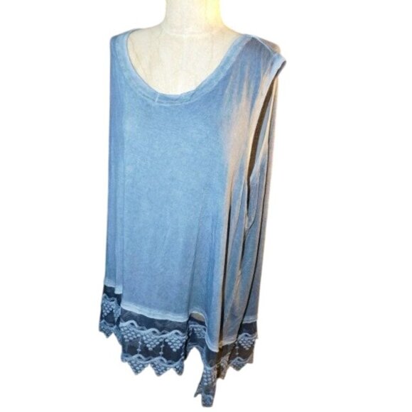 Indigo Thread Co. size 3X Plus Size Distressed Look Lace Trim Tunic Top - Picture 2 of 2